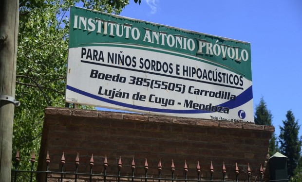 Abusi: Chiesa argentina condannata a risarcire una vittima del Provolo con 120mila euro